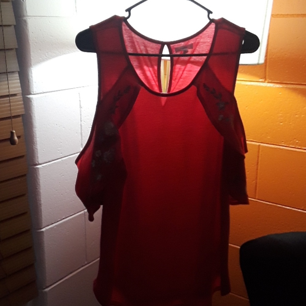 Red flower patternShoulder Top